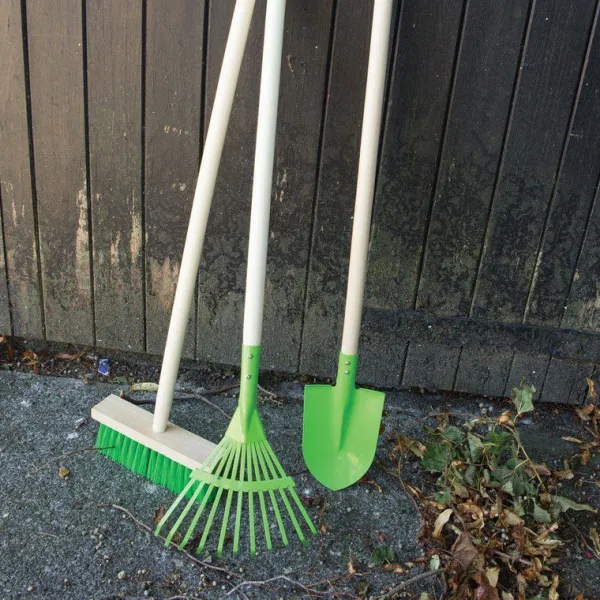 Bigjigs Toys Long Handled Leaf Rake